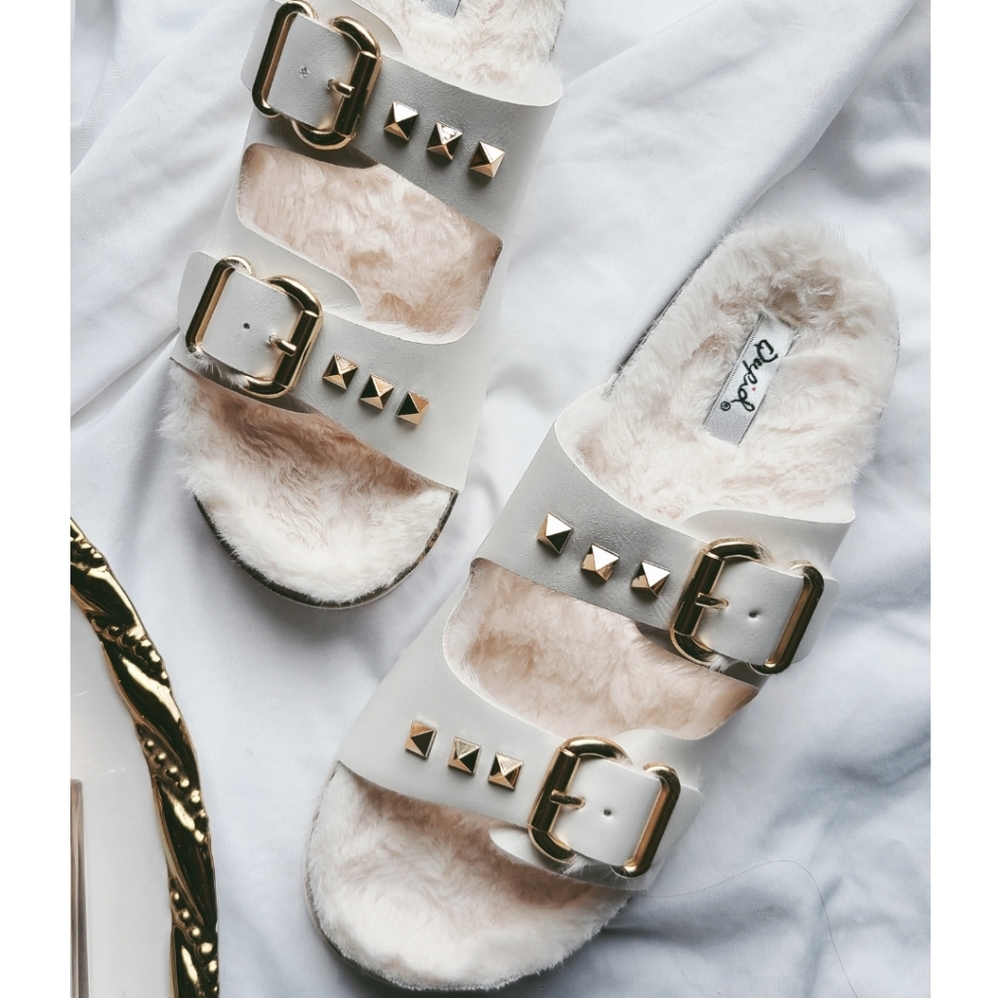 🚨The Odessa// white Faux fur lined Slides - Picture 3 of 3